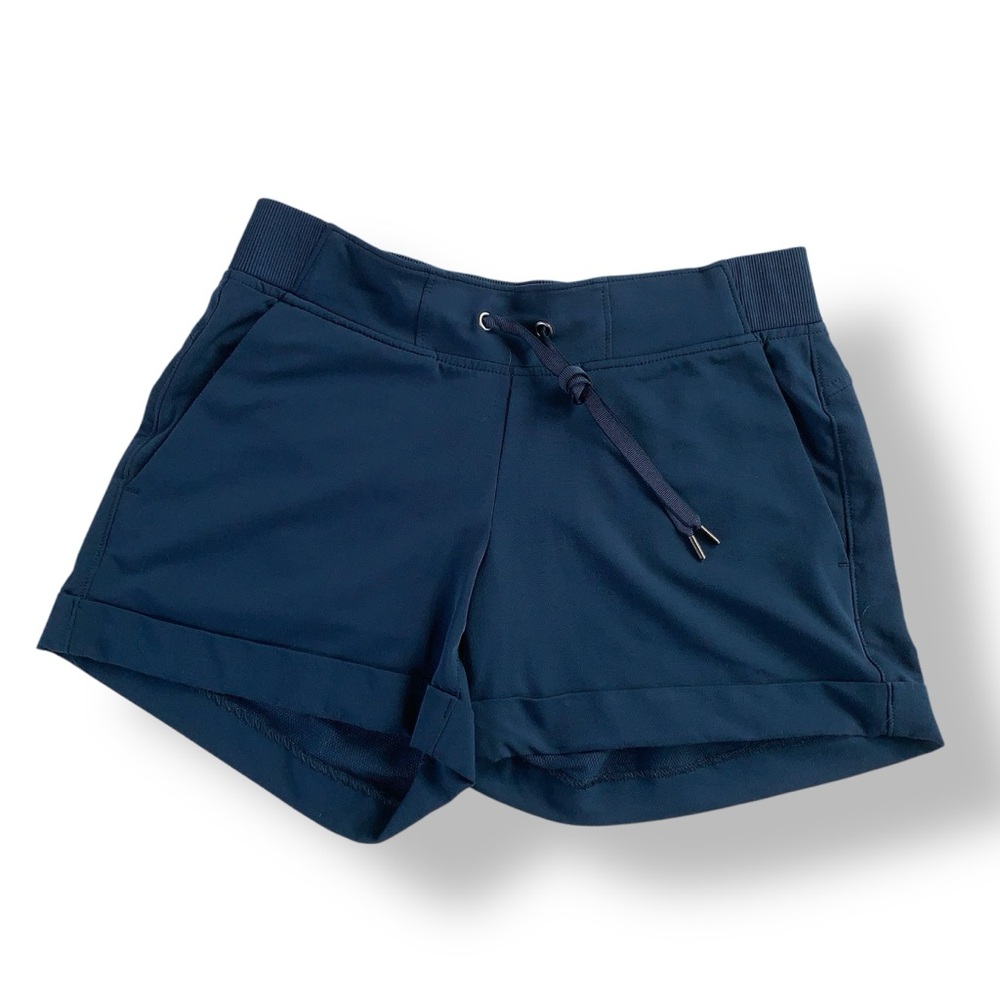 Athleta cuffed 4” shorts size 6